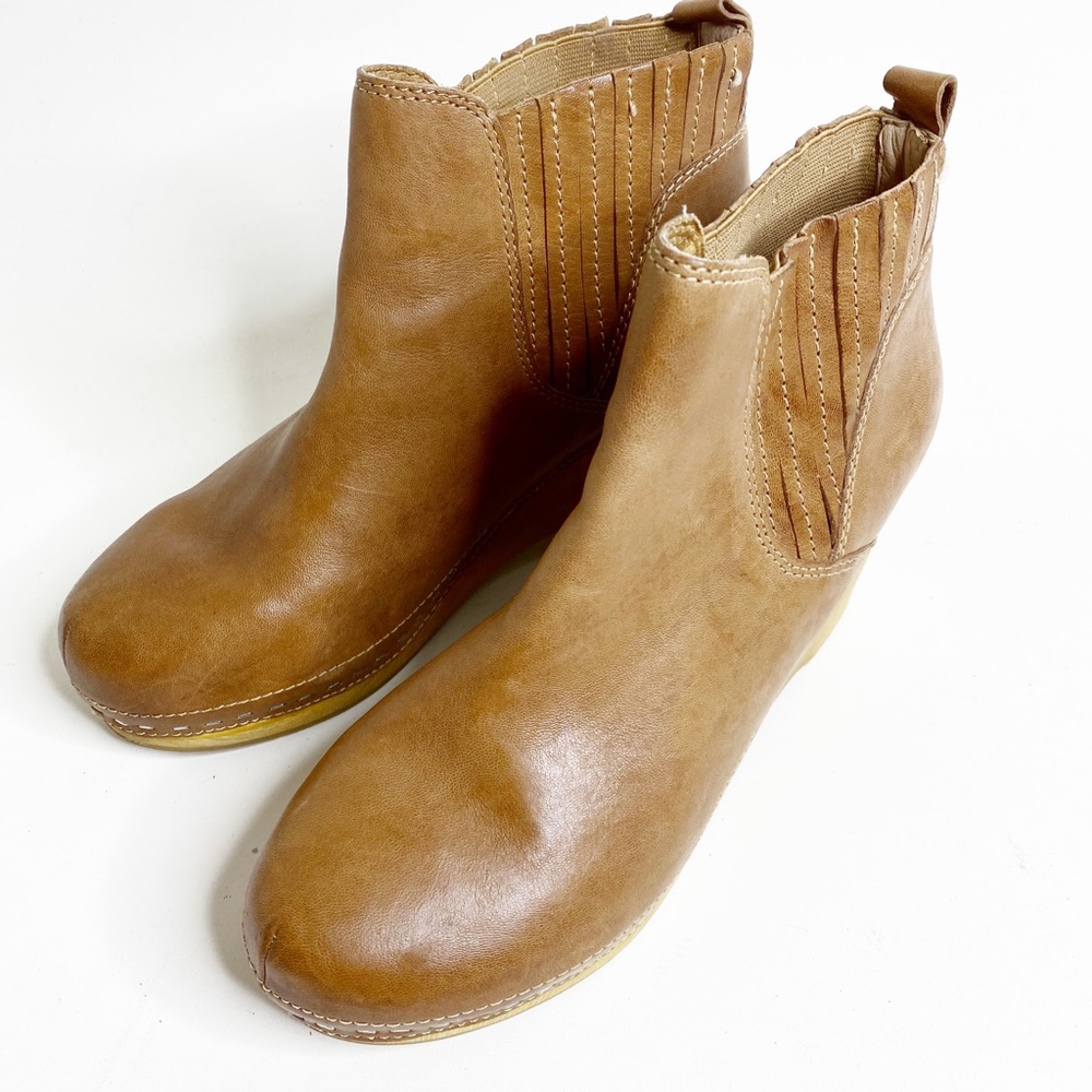 Kelsi Dagger Women's Jax Genuine Leather Chelsea Bootie Mocha